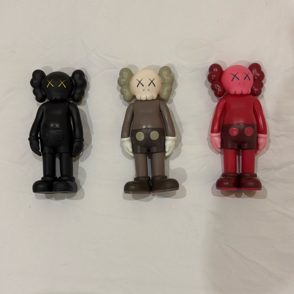 Kaws figurines